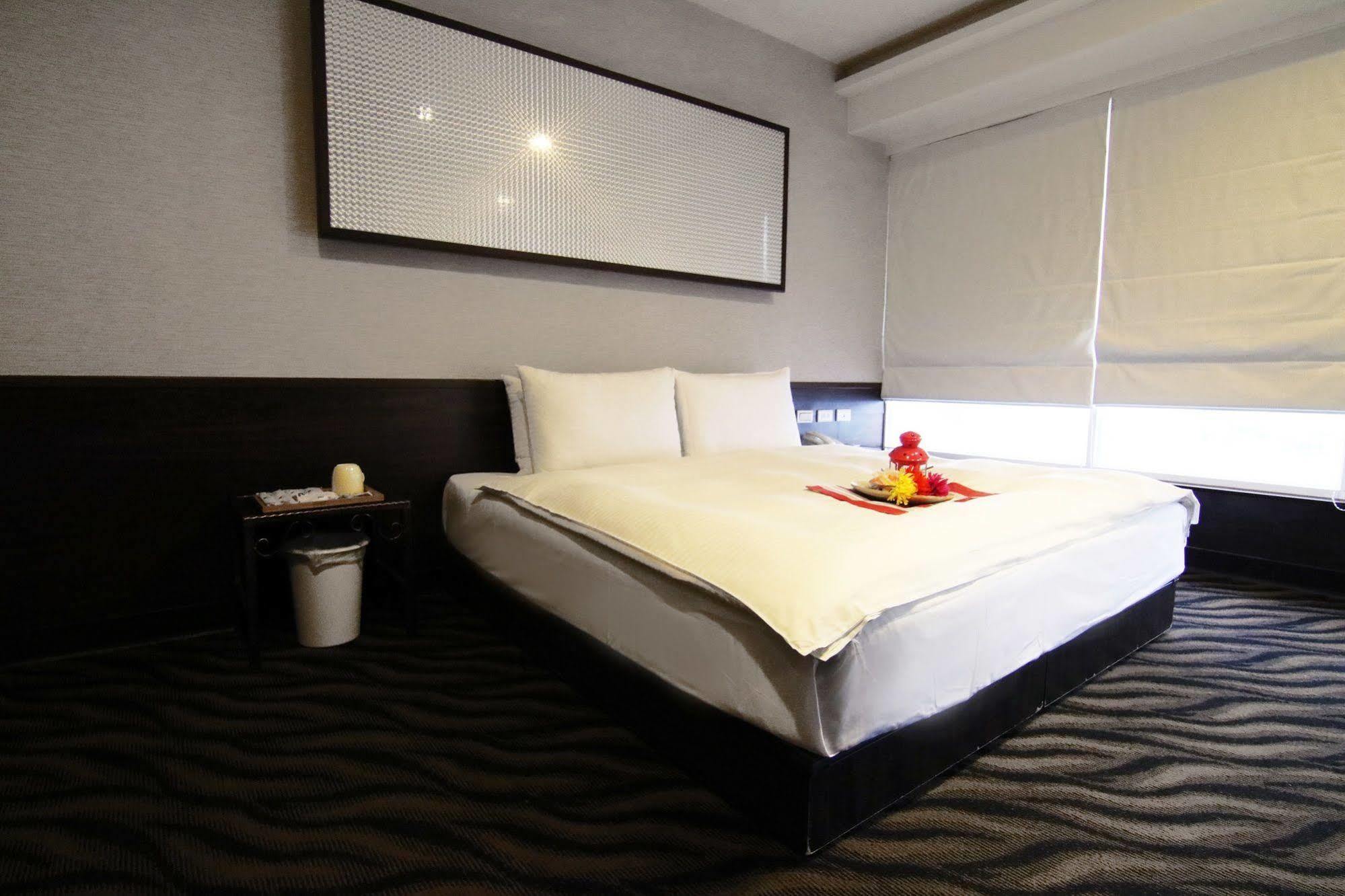 Hotel 6 - Ximen Тайпей Екстериор снимка